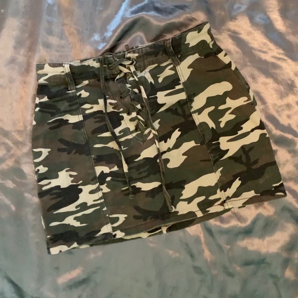 Cameo skirt